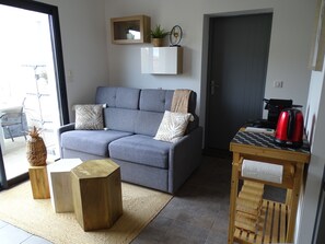Smart TV - Pézénas, very nice garden apartment, 4 people max, swimming pool, shops (Tourbes)