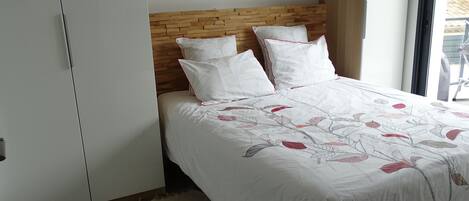 1 chambre, fer et planche à repasser, Wi-Fi gratuit, draps fournis