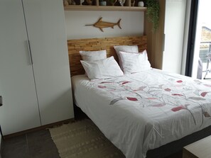 1 bedroom, desk, soundproofing, iron/ironing board - Pézénas, very nice garden apartment, 4 people max, swimming pool, shops (Tourbes)