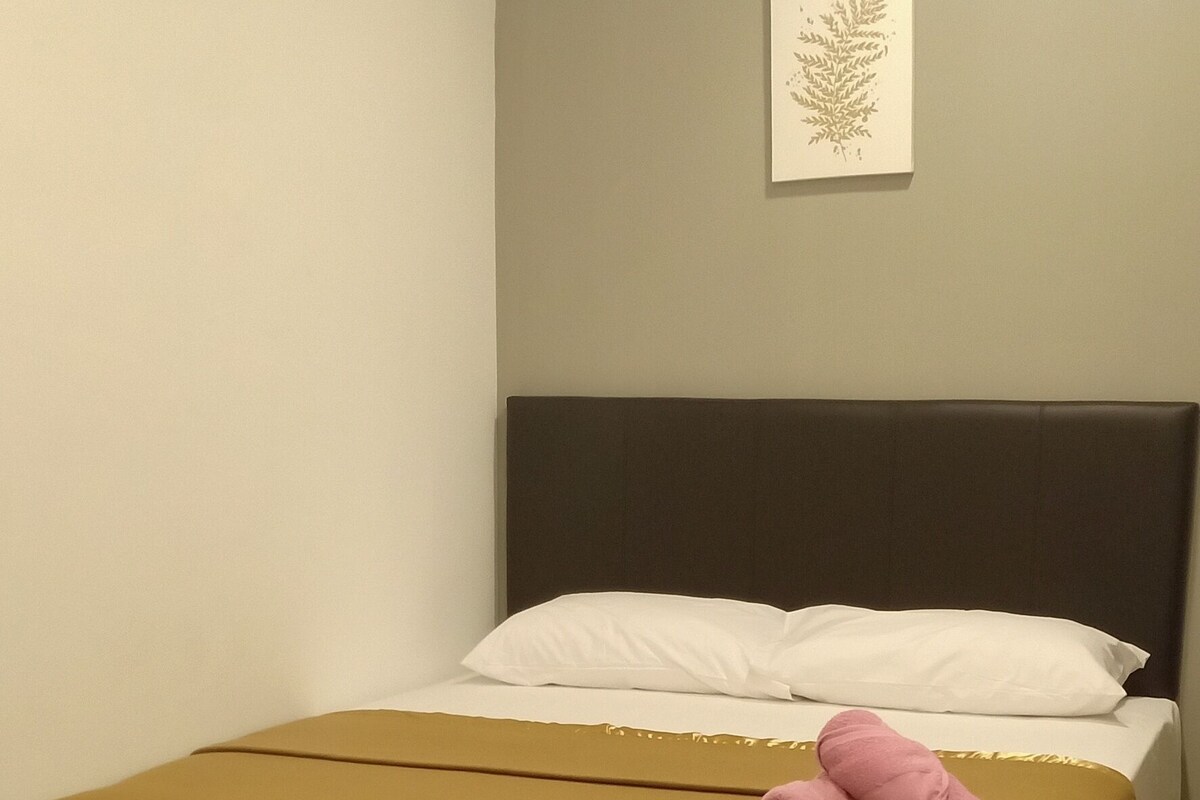 WiFi (free), bed sheets
