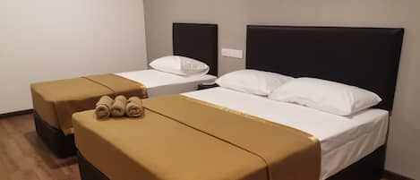 Deluxe Triple Room | Free WiFi, bed sheets