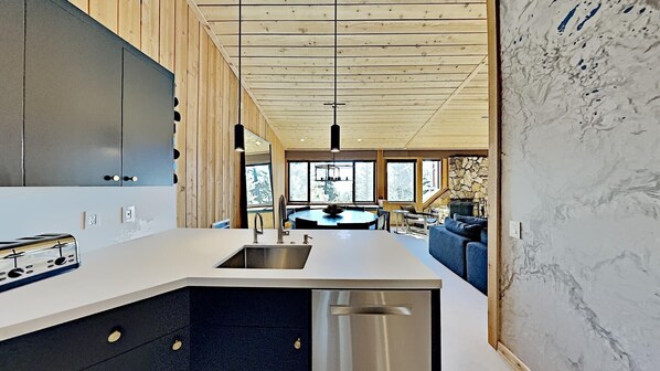 Interior - Beautifully remodeled 3 Bedroom Condo Great For Friends and Family! (Unit 633 at 1849) by RedAwning (Mammoth Lakes)