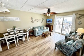TV, fireplace - 2 Bedroom 2 Bath Condo in NW Beach Block, PoolView (North Wildwood)
