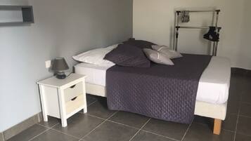 1 chambre, fer et planche à repasser, lit parapluie, Wi-Fi