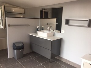 Free toiletries, hair dryer, towels, toilet paper