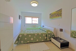 2 bedrooms, iron/ironing board, free WiFi, bed sheets - Appartement Praia Da Rocha à 100m de la mer (Portimão)