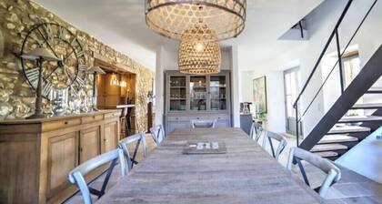 Bastide de Charme - Swimming pool - 15 min from Uzès - 10 pers (8 adults max)