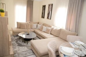 Living area - Stata Deluxe Apt Must (Thessaloniki)