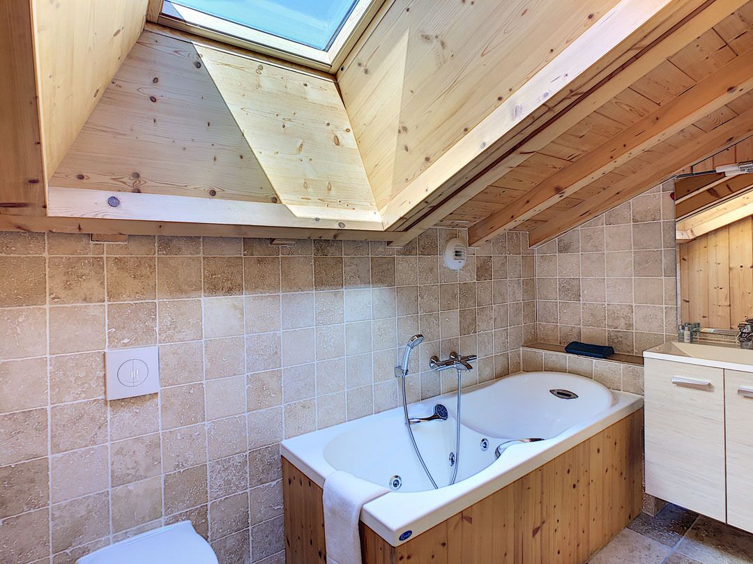 2 bathrooms