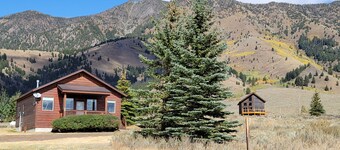 Relaxing 5-star Yellowstone getaway; convenient location; Wow 360° views