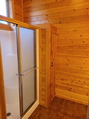 Combined shower/bathtub, hair dryer, towels, soap - Relaxing 5-star Yellowstone getaway; convenient location; Wow 360° views (Island Park)