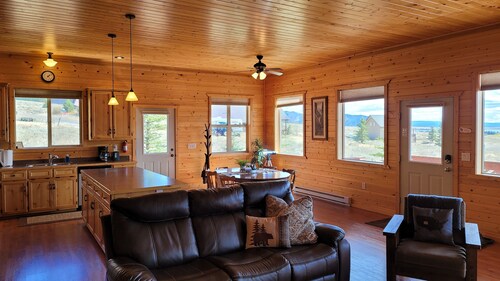 Relaxing 5-star Yellowstone getaway; convenient location; Wow 360° views