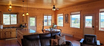 Relaxing 5-star Yellowstone getaway; convenient location; Wow 360° views