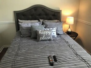 2 bedrooms, WiFi, bed sheets - Private 2BR condo w/ comfy King & Queen beds (Charlotte)