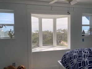 3 habitaciones, tabla de planchar con plancha y cuna de viaje