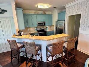 Fridge, microwave, oven, stovetop - Pelican Perch (Panacea)