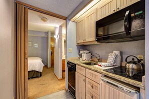 Fridge, microwave, stovetop, dishwasher