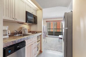 冷蔵庫、電子レンジ、コンロ、食器洗い機