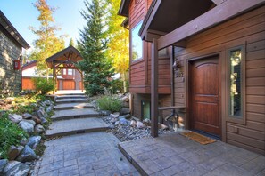 Exterior detail - Stunning Breckenridge Townhome with Private Hot Tub, Garage! (Breckenridge)