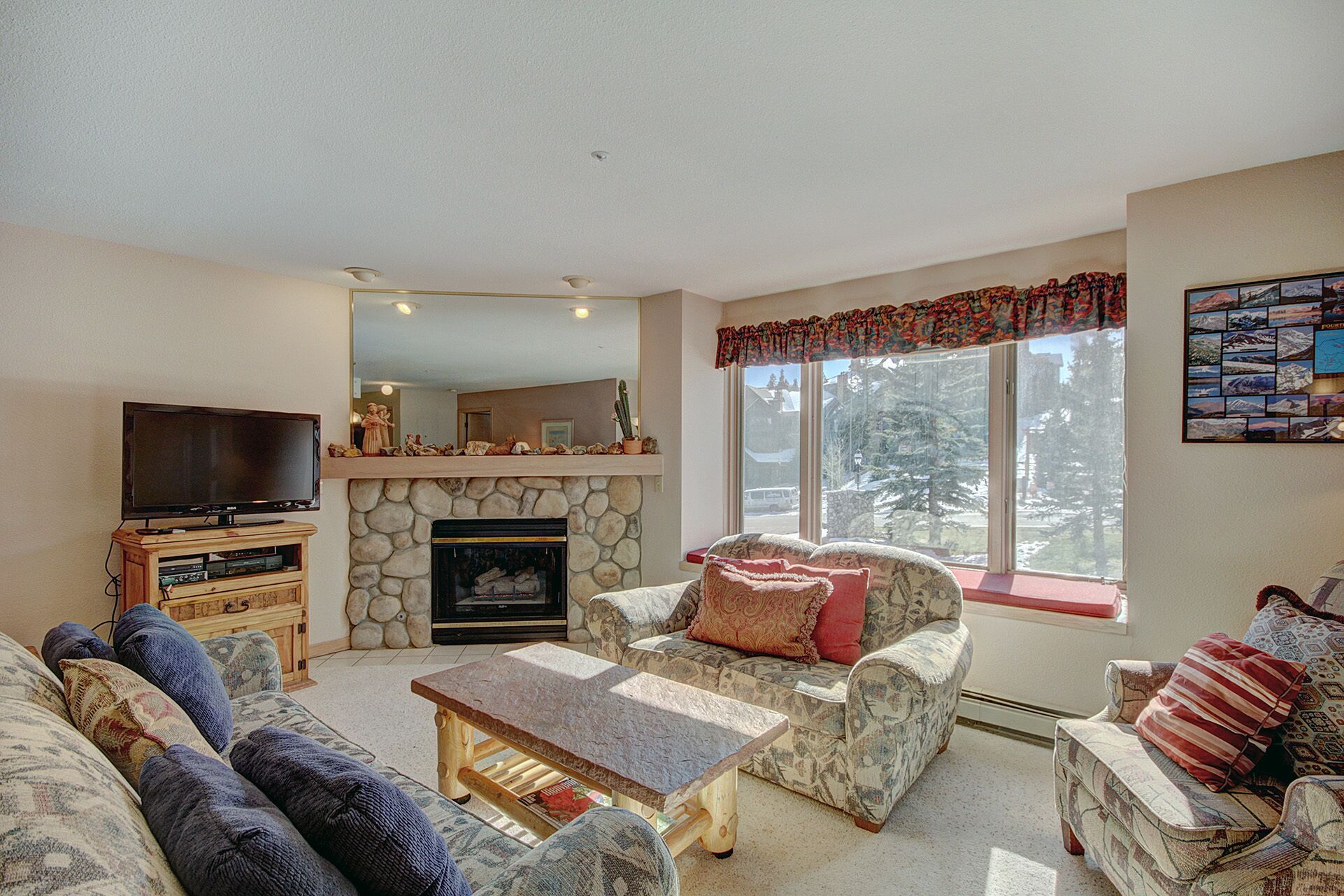 Gorgeous condo next to Breckenridge ski lifts!
