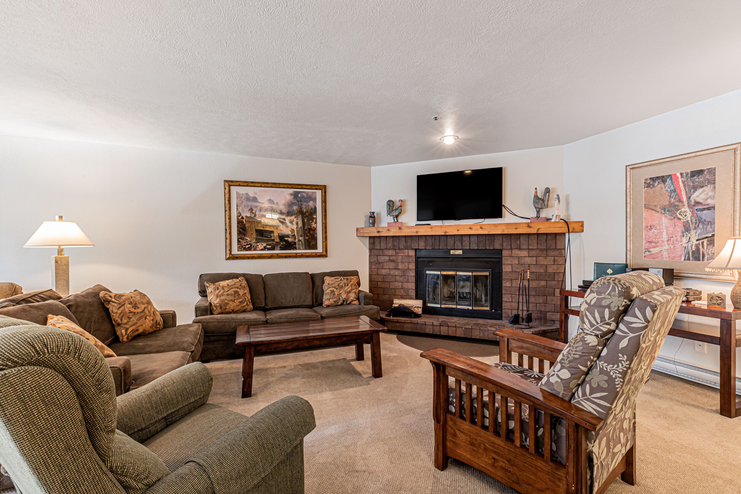 Conveniently located in Breckenridge, Garage Parking!