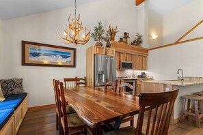 Dining - Breckenridge Townhome Near Lift, Private Garage! (Breckenridge)