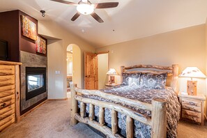 3 bedrooms, Internet, bed sheets - Breckenridge Townhome Near Lift, Private Garage! (Breckenridge)