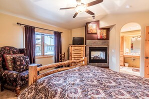 3 bedrooms, Internet, bed sheets - Breckenridge Townhome Near Lift, Private Garage! (Breckenridge)