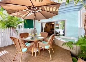 Outdoor dining - Dancing Palms at The Truman Annex in Key West (Key West)