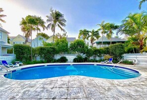A heated pool - DANCING PALMS @ The Truman Annex in Key West (Key West)
