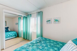 3 bedrooms, iron/ironing board, WiFi, bed sheets