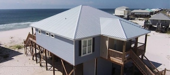 Beautiful Gulf 4 BR/4 Bath, High End Furnishings w/Beach Gear and 2 Kayaks!