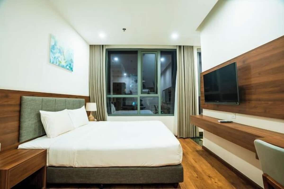 1 bedroom, premium bedding, minibar, in-room safe