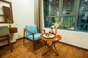 Doppia Deluxe, vasca da bagno | Biancheria da letto di alta qualità, minibar, cassaforte in camera