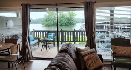 LAKEFRONT Condo on Lake Hamilton