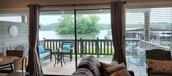 LAKEFRONT Condo on Lake Hamilton