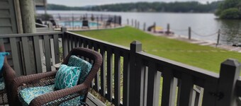 LAKEFRONT Condo on Lake Hamilton