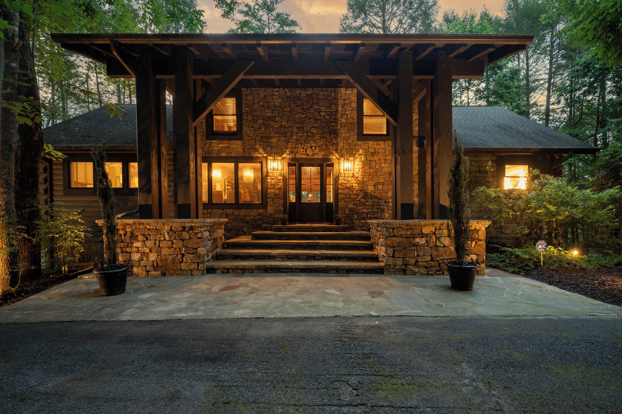 المنشأة من الخارج