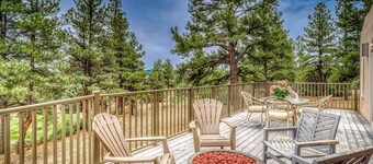 Luxury Home, Hot Tub, Views, Firepit, Game Room and Wraparound Deck Near Downtown!