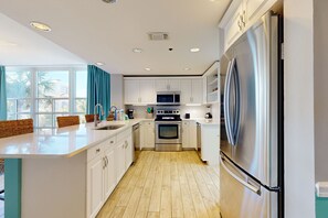 Refrigerador, microondas, horno y parrilla de estufa