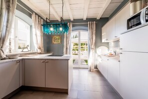 Réfrigérateur, micro-ondes, four, lave-vaisselle