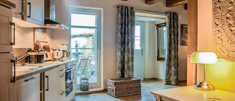 Kühlschrank, Mikrowelle, Ofen, Geschirrspüler