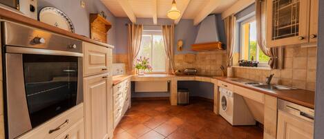 Refrigerador, microondas, horno, lavavajillas