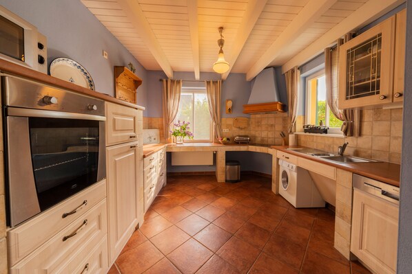 Køleskab, mikrobølgeovn, ovn, opvaskemaskine