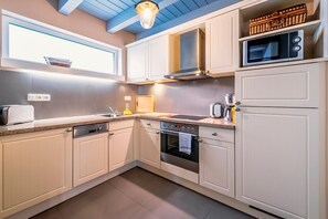 KĂŒhlschrank, Mikrowelle, Ofen, GeschirrspĂŒler