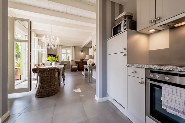 Køleskab, mikrobølgeovn, ovn, opvaskemaskine