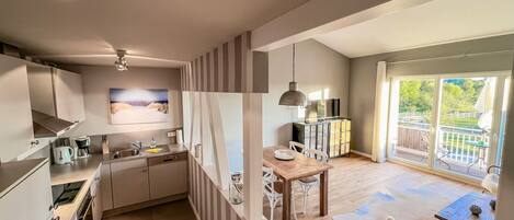 Kühlschrank, Mikrowelle, Ofen, Geschirrspüler