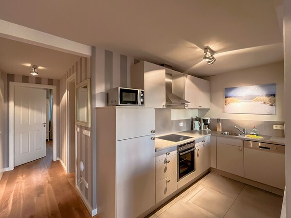 Køleskab, mikrobølgeovn, ovn, opvaskemaskine