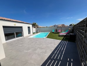 A heated pool - 9-person villa with heated pool, 4-star seaside location (Givrand)