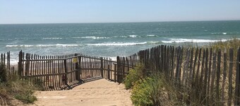 9-person villa with heated pool, 4-star seaside location